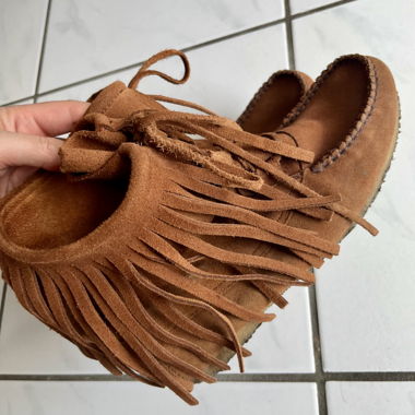 Scarpe in camoscio marroni con frange, taglia 39