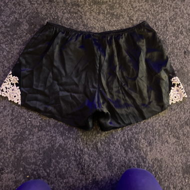 Short neri con pizzo