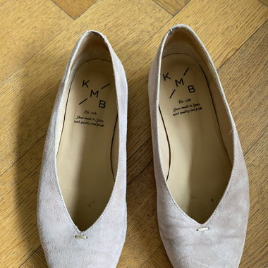 Ballerinas aus hellrosa Wildleder von KMB