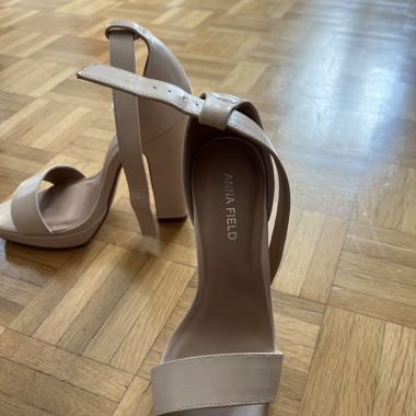 High heels Anna Field