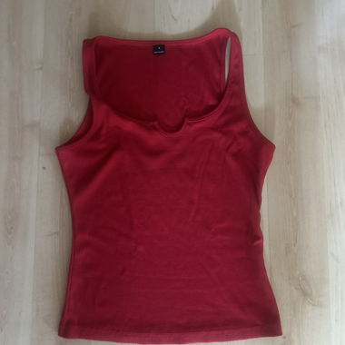 Red ribbed tank top