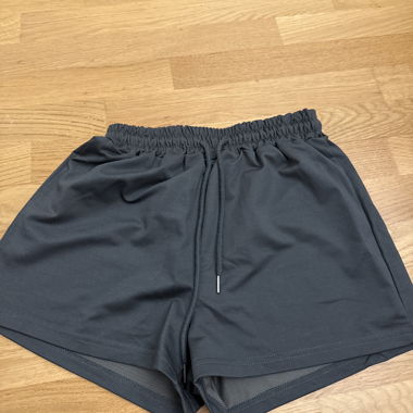 Schwarze Sportshorts