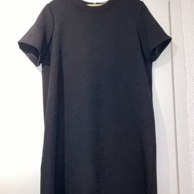 Schwarzes Mango-Basic-Kleid