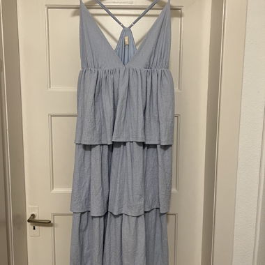 Kleid mit Volants