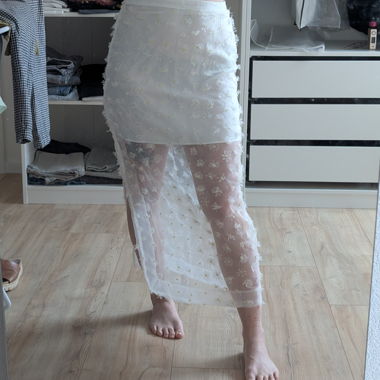 Transparenter Tüllrock mit Blumen