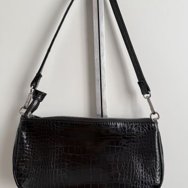 Sac bandoulière noir effet croco