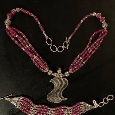 Collana e braccialetto di rubini e argento 925