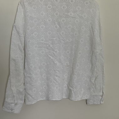 ZARA weisse Lochstickerei-Bluse Gr. M