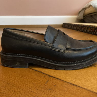 Schwarze Slipper