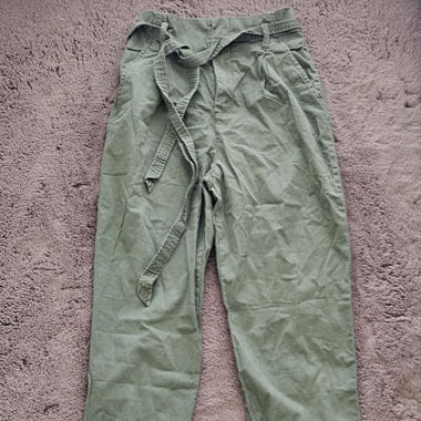 Hosen olivegrün