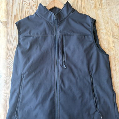 Schwarze ärmellose Fleece-Weste