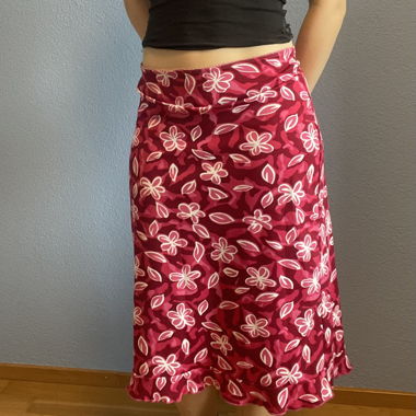 Gonna midi rosa con motivo floreale