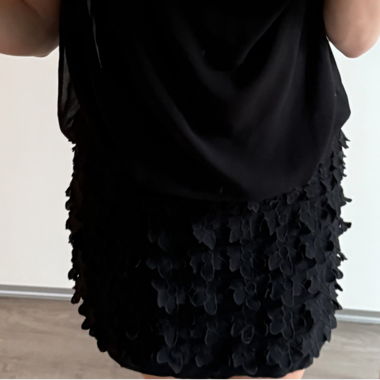 Robe noire sans manches