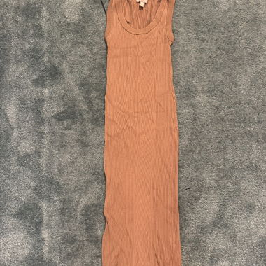 H&M geripptes ärmelloses Midikleid