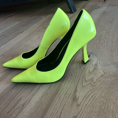 Escarpins à talons hauts jaunes néon