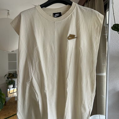 Beiger Nike-Top