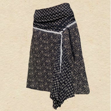 Gonna Maxi Nera Boho a Motivi con Dettagli in Pizzo