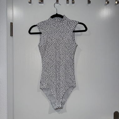 Body smanicato a pois
