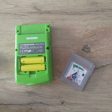 Nintendo Game Boy Color mit Spiel