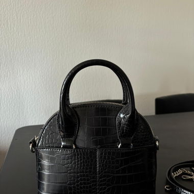 Sac bandouliere noir effet croco