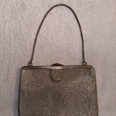Magnifique pochette argentée 