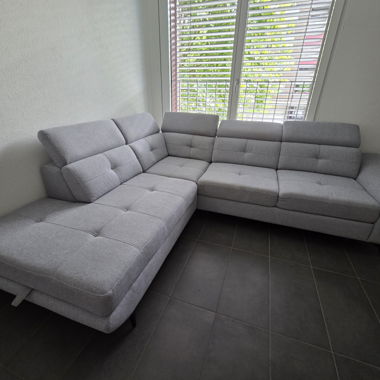 Graues Ecksofa mit Liege