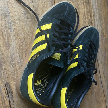 sneakers adidas spezial yellow and black 