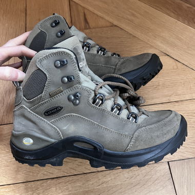 LOWA hiking shoes. Size 39. Gore Tex. Vibram