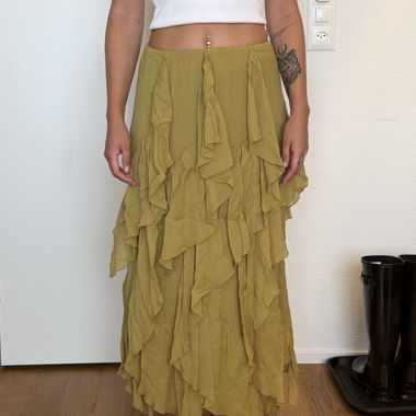 Rock Ruffled Maxi Skirt mit Preisschild