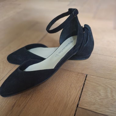 Elegant Tamaris Sandals – Like New