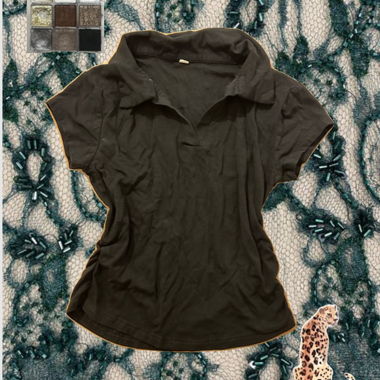 Schwarzes Poloshirt