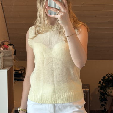 Gelber ärmelloser Stricktop