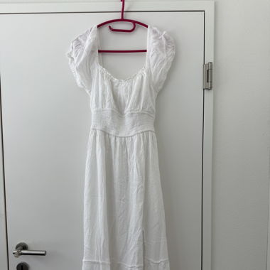 Weisses Maxikleid