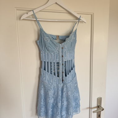 Abito in pizzo azzurro chiaro Outcast