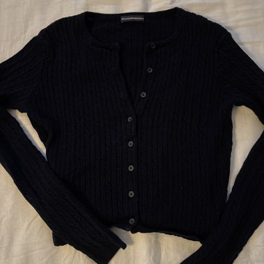 Blaue Strickjacke