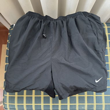 2 Nike shorts dri-fit (noir et gris)