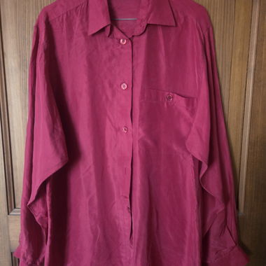 Chemise en soie couleur framboise
