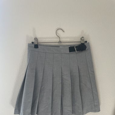 grauer Minirock