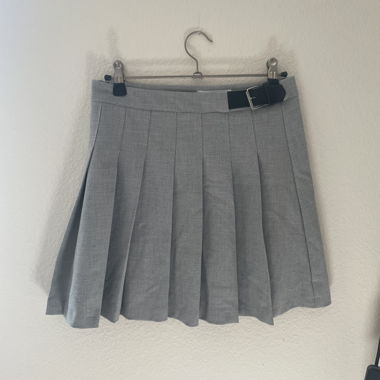 grey mini skirt