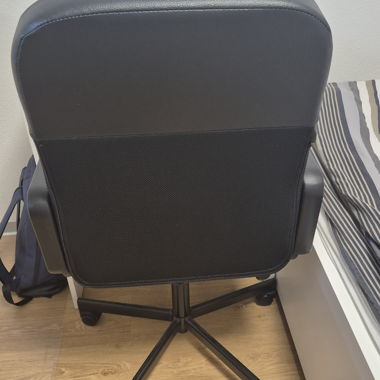 Black office chair