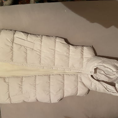 Gilet lungo trapuntato color crema con cappuccio