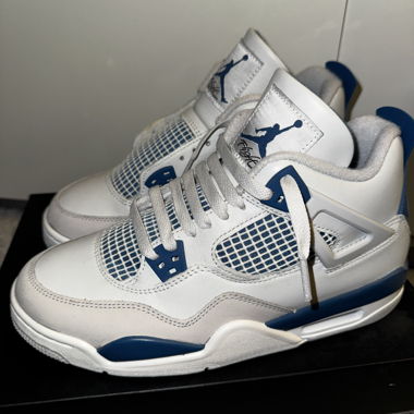 Nike Air Jordan 4 Retro Sneakers