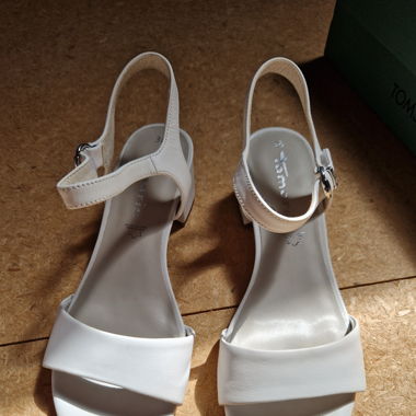 Weisse Sandale Tamaris