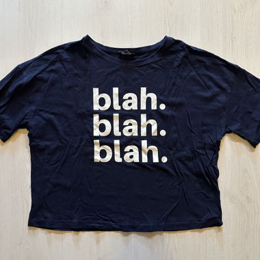 Dunkelblaues T-Shirt