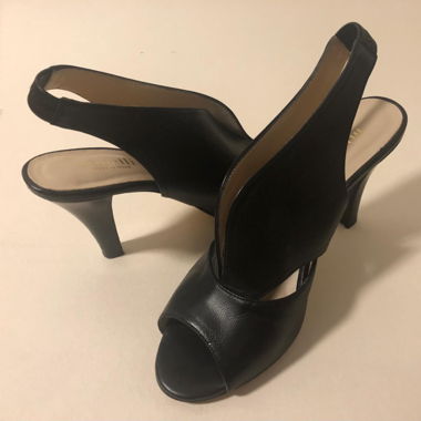 Chaussure en cuir noir à talon, marque Minelli