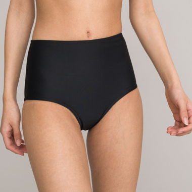 Neue Bikinihose mit Shaping-Effekt 
