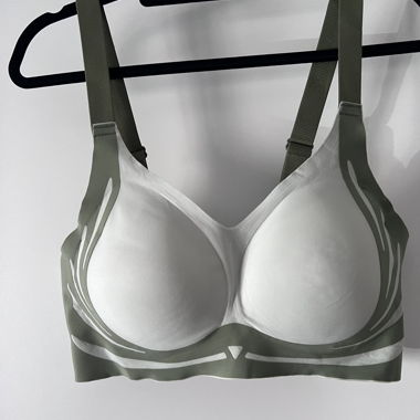 3 bras Size: 90 D/E