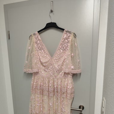 Robe Needle and Thread 