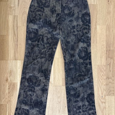 Pantaloni in velluto a coste scuro con motivo