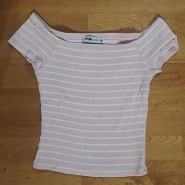Top a spalle scoperte a righe rosa